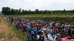 TdF narušil protest: Sagan si musel vyplachovať oči, zrejme kvôli slznému plynu