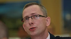 Český poslanec priznal, že je gej. Jeho rozhodnutie ovplyvnila aj tragédia v Bratislave