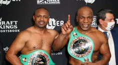 VIDEO: Mike Tyson sa vrátil do ringu po 15 rokoch. Pozrite si jeho súboj