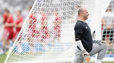 Vďaka teplákom si ho bude pamätať celý svet. Maďarský fenomén ukončil reprezentačnú kariéru