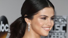 Móda z hudobných cien: Selena po dlhšom čase na verejnosti krásna ako princezná