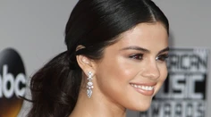 Móda z hudobných cien: Selena po dlhšom čase na verejnosti krásna ako princezná