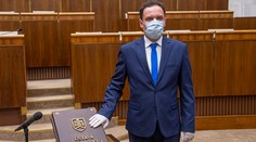 Koaličný poslanec Čepček dostal od vlastných žltú kartu. Ešte jeden prešľap a končí