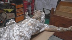 Socha Ježiša, ktorú z cintorína zvesila samozvaná reštaurátorka, je už v rukách odborníka