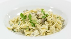 Grilovaný tuniak s  čerešňami a kalerábom