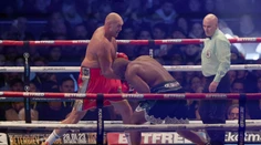 Na prestížnom boxerskom podujatí sa proti sebe postavili aj Slováci. V ich súboji bol úspešnejší Itauma