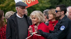 Slávna herečka strávila noc vo väzení. Zatkli ju na proteste proti zmene klímy