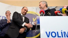 Figeľ si podal Freša. Označil ho za akoby člena Smeru
