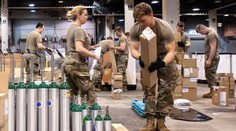 USA sú moderní piráti, zhabali v Bangkoku ochranné masky určené Berlínu