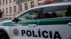 Zozadu ho dva razy bodla nožom. Päťdesiatnika hospitalizovali s ťažkými zraneniami