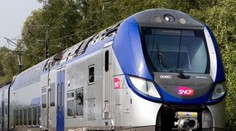 Francúzske železnice objednali 2000 vlakov, ktoré sa nezmestia na nástupištia