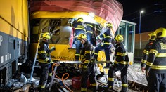 Silná rana, po ktorej boli ľudia od krvi. Cestujúci opísali zrážku vlakov v Pardubiciach