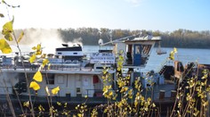 V bratislavskom prístave horela loď s luďmi na palube