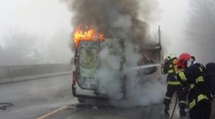 Hromadná havária na D1 ochromila dopravu. Z horiaceho auta vyskočil muž