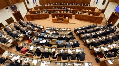 V parlamente sa prepierala špinavá bielizeň kandidátov