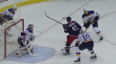 Nahrať hlavičkou v hokeji? V NHL je možné všetko