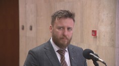 Peter Kotlár odporúča vláde zastavenie očkovania mRNA vakcínami. Uznávaný virológ nad tým krúti hlavou