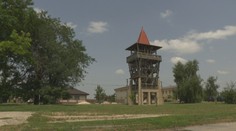 S kamerou sme sa vydali na juh Slovenska. V tejto tichej obci nás ohúrila vyhliadková veža