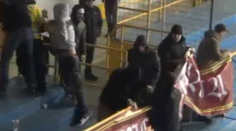 Bitky už aj na hokeji