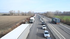 Na diaľnici smerom do Bratislavy hlásia vodiči pre nehody veľké zdržanie