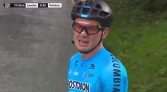 Beznádej a zúfalstvo: Pohľad na mladého cyklistu márne čakajúceho na servis trhá srdce