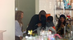 Čaká Beyoncé druhé dieťa?  Fotografi sa snažili zachytiť dôkaz