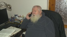 Lekár zo Želiezoviec má už vyše 80 rokov, no chuť pomáhať má stále. Ukázal nám, ako sa udržiava v kondícii