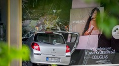 Auto v Berlíne vrazilo do skupiny tínedžerov. Viedol ho 29-ročný muž