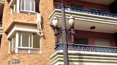 Hasiči zachraňovali milenca, ktorý utekal oknom