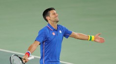 Djokovič sa trápi, na OH končí aj vo štvorhre