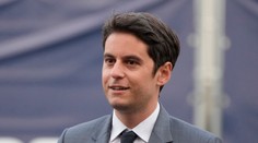 Francúzsko má svojho najmladšieho premiéra v dejinách. Macron vymenoval 34-ročného Gabriela Attala