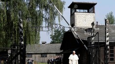 Pápež navštívil Osvienčim. Miesto, kde často iba viera pomohla prežiť