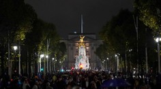 Rakva kráľovnej bude vystavená v katedrále v Edinburghu. Verejnosť jej bude môcť vzdať úctu