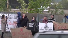 Atentátnik už proti Ficovi protestoval. Prišiel aj na rokovanie vlády do Dolnej Krupej