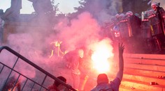 Protivládne protesty v Srbsku sa vyostrujú, vo viacerých mestách prerástli do násilia