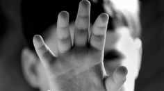 Handlovčan sa vyhrážal manželke, že jej odsekne sekerou hlavu