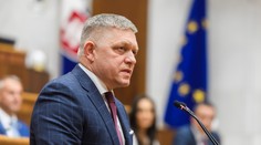 Preverenie akreditácií novinárov sa dostalo do parlamentu. Poslanci reagovali na Ficove slová