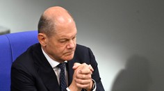 Nemecký kancelár musel pre letecký poplach krátko pred odletom z Izraela opustiť lietadlo