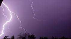 Veľká tragédia. Blesky udreli do školy, o život prišlo najmenej 11 ľudí, medzi nimi aj deti