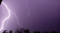 Supercela na východe: Zemplínom sa prehnali silné búrky, hrozia aj povodne