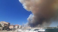 Ďalší požiar v Chorvátsku. Pri meste Vodice zasahuje sto hasičov