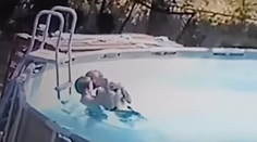 VIDEO: Žena dostala v bazéne epileptický záchvat. Desaťročný syn jej opäť zachránil život