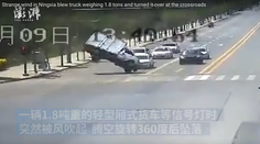 VIDEO: Vzdušný vír sa takto pohral s takmer dvojtonovým kamiónom