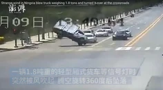 VIDEO: Vzdušný vír sa takto pohral s takmer dvojtonovým kamiónom