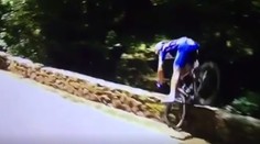 VIDEO: Hororový pád na Tour, Gilbert preletel cez kamenný múrik a na TdF končí