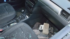 V Nových Zámkoch sa rozmáhajú rozbité a vykradnuté autá, polícia apeluje na vodičov