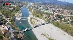V severnom Taliansku sa do rieky zrútil cestný most
