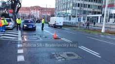 Na frekventovanej ceste v hlavnom meste sa prepadla časť vozovky. Polícia upozorňuje vodičov