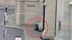 Figurína so zbraňou v Bratislave: Polícia prosí verejnosť o spoluprácu