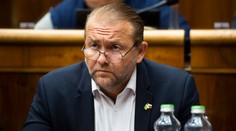 Poslanec Halák po incidente v Národnej rade: Vravím si, odpojený kábel, to treba pripojiť